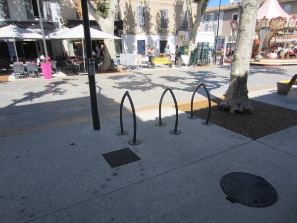 devant office tourisme 2013