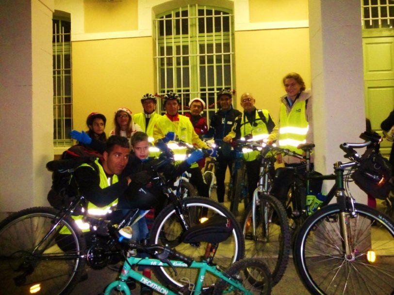 Martigues-illumine-velo-pieds-2015 024