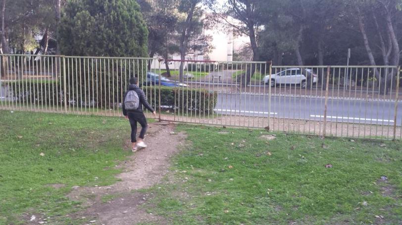 trou-grille-parc-des-salles-1